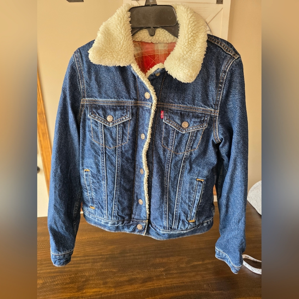 Levi's Women's Dark Blue Denim Jacket with Cream Sherpa Collar